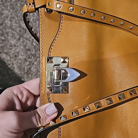 🔥1HRSALE🔥Valentino Garavani Rockstud Bag - Picture 13 of 16